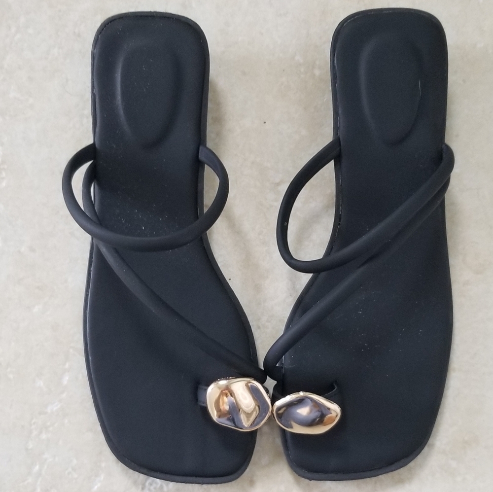 Unbranded black gold strappy kitten sandals